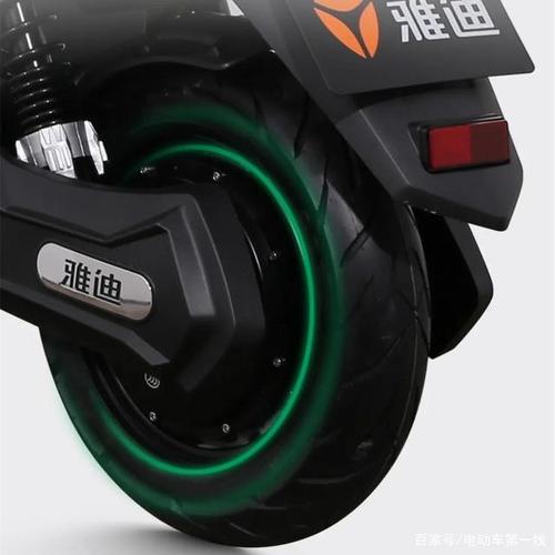 雅迪又推出一款电动车锐速,配备1200w电机,72v容量