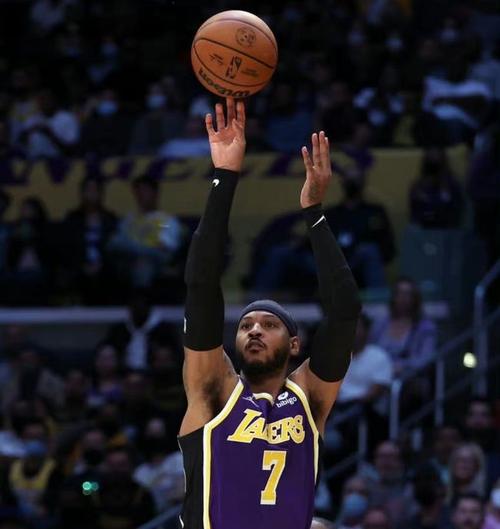 21-22赛季湖人队常规赛三分球命中数前3:安东尼第1,詹姆斯第2