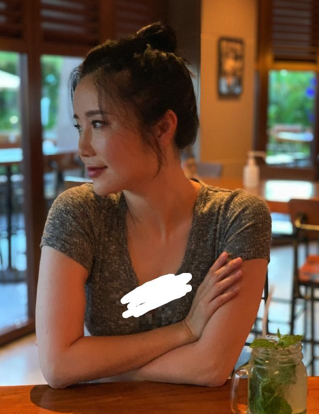 张彤罕晒泳装照42岁身材太有料和章子怡同窗却至今未婚无子