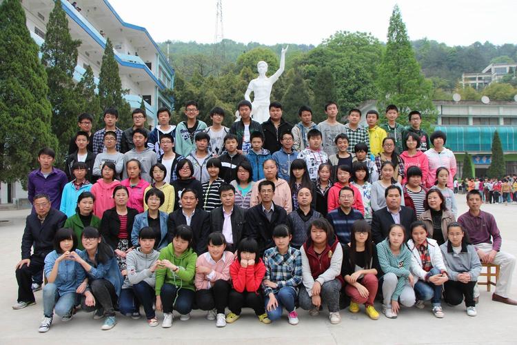 江西省德兴铜矿中学_学生天地_恰同学少年 风华正茂