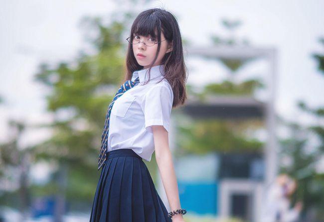 13岁女儿发育过猛打扮成熟晒美照妈妈担忧是否太早熟