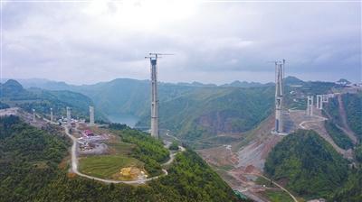 龙里县朵花大桥主桥主塔全部封顶