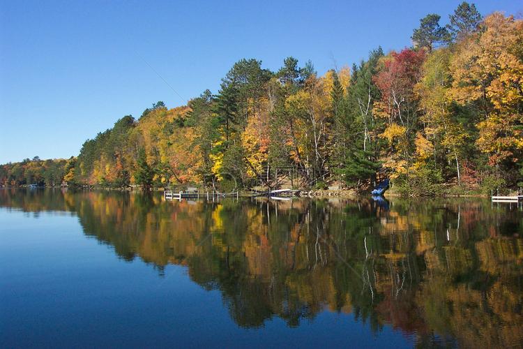 水中倒影的景观
