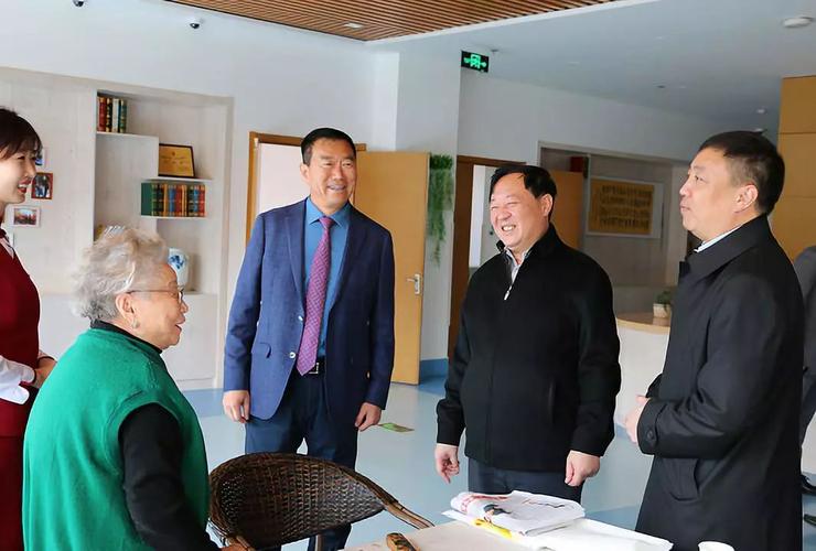 青岛市民政局局长王哲调研西海岸新区基层民政工作
