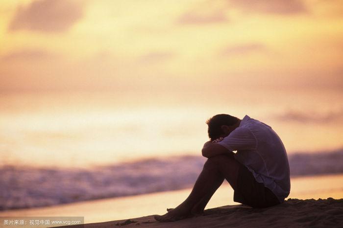 男生孤独伤感背影 一个人孤单背影唯美头像 小清新感