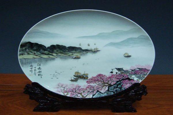 独山子欧式陶瓷画做到了艺术性与工艺性的深度融合