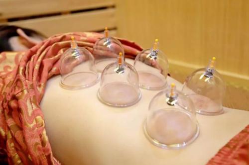 孕妇腹部和腰骶部者; 5,女性月经期间; 6,过于瘦弱的人也应慎用拔罐法