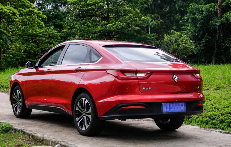 均衡型的轿跑车,长近5米空间大,离地198mm可越野,售价