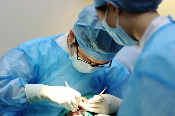 7舌系带:舌腹部黏膜返折与舌下区 崔三哲副主任,解放军306医院,口腔