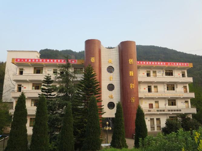 丰都县许明寺镇初级中学