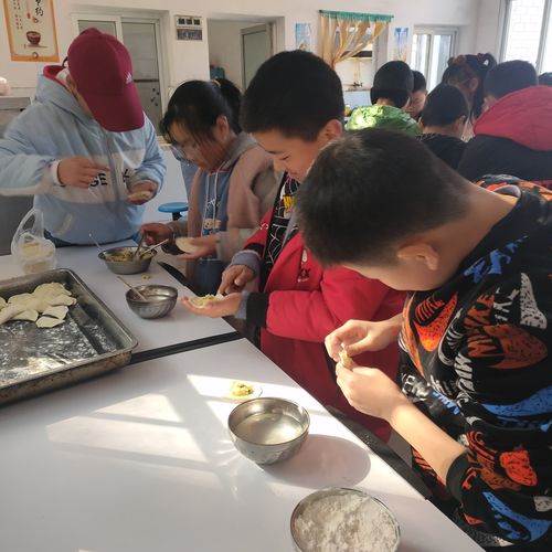 饺子飘香 温暖冬至——吴河四小迎冬至包饺子活动