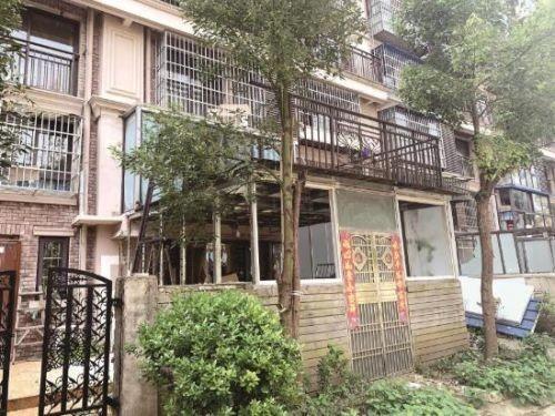 黄陂愉景湾小区一楼阳光房被拆