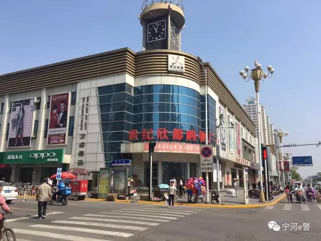 宁河芦台世纪新都十字路口治理拥堵!罚钱扣分!