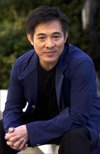 面对日本人的询问,李连杰的回答太解恨了