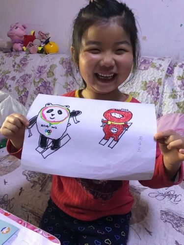群内,首先以视频的形式,带领儿童继续了解冬奥会的比赛项目——冰壶