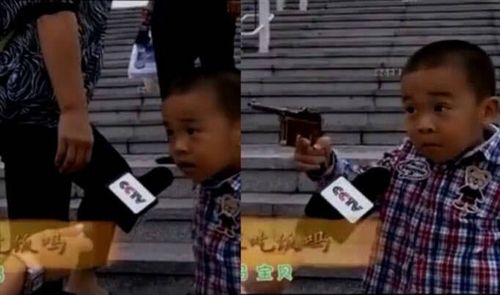 男士答:我姓曾. 记者:小朋友,你回家吃饭吗?