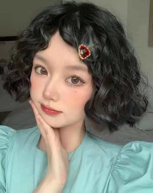 有这三个特征的女人千万别烫这种全头烫卷发土气显老还显脸大