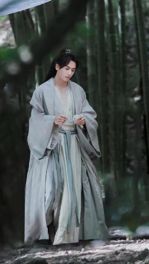 张哲瀚图片:古装现代装都那么帅