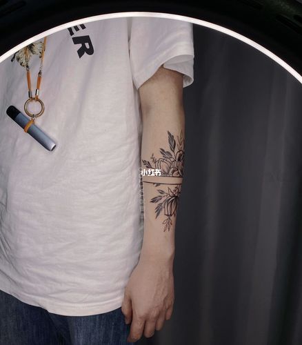 男生手臂纹身.花环纹身._纹身_美妆_彩妆_彩妆其他