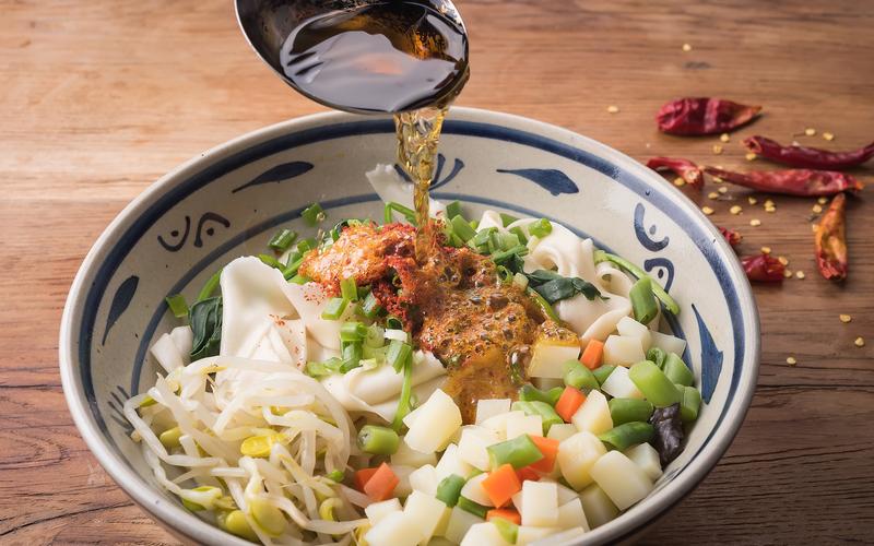 【魔牙】白鹿原为了拍这碗油泼面,用掉了两千斤的面粉