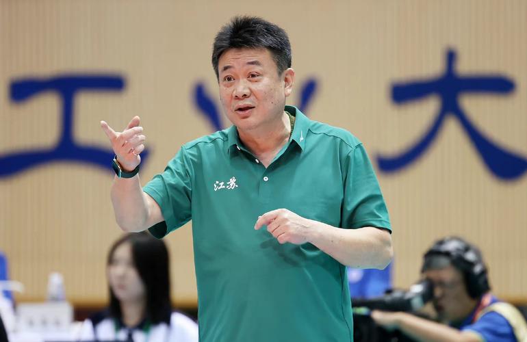 中国女排主教练官宣江苏女排主帅蔡斌当选时隔13年重回国家队