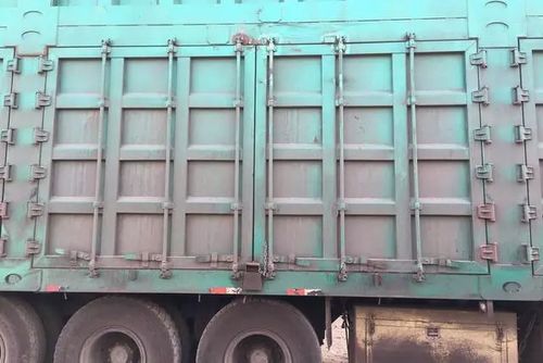 卡友称"二百吨王" !7轴26个轮胎能装180方!