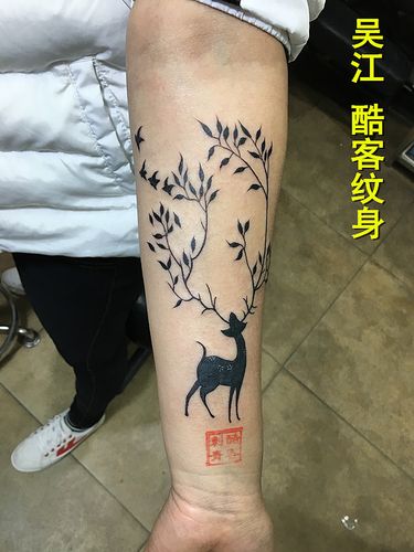 大臂拼接花臂纹身鹿头纹身有什么含义吴江酷客纹身