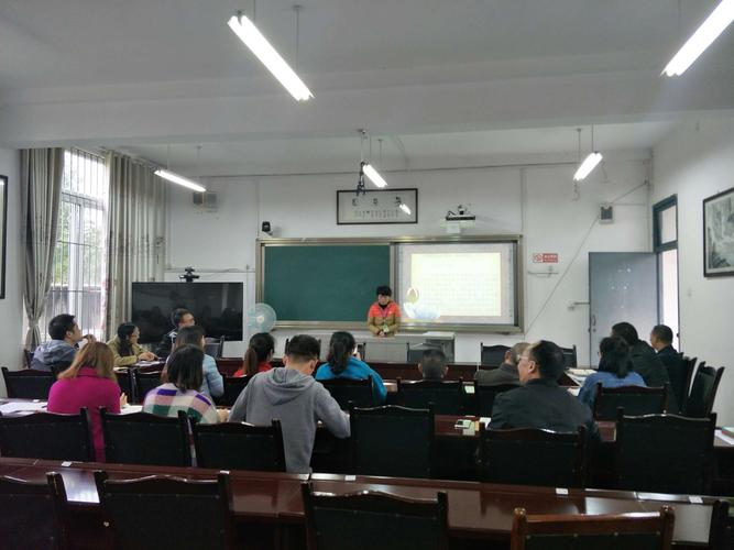 叶华老师在与家长交流的过程中,让家长知道老师在用爱心对待孩子