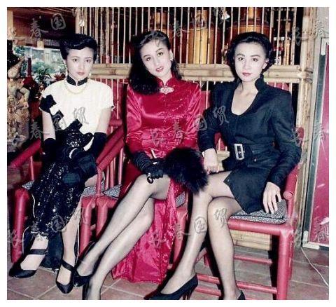 刘嘉玲与利智旧合影曝光,两大美女颜值惊艳,十分养眼