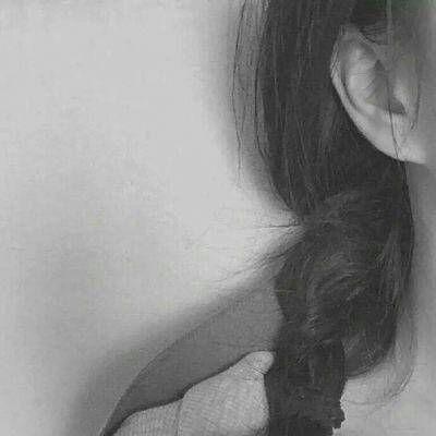 qq头像背影灰色头像图片女生带字头像女生头像大全