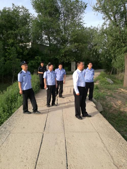 平度市副市长,公安局局长汤龙文到明村战区看望慰问一线安保执勤警员