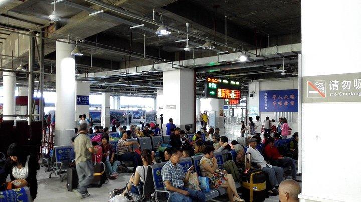 89 首页 牡丹江站  牡丹江火车站候车室,我们等候上车.