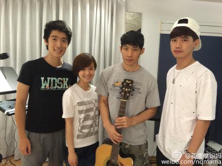 女友还是女队友 曹景豪携绯闻女友bobo开唱