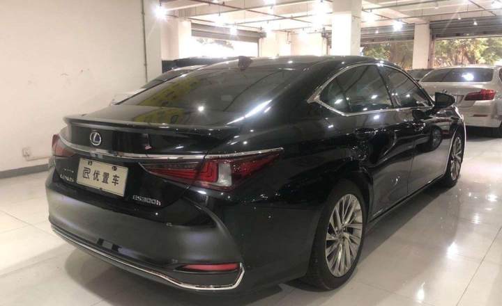 珠海二手雷克萨斯es 2018 款 300h 行政版 国v 黑色