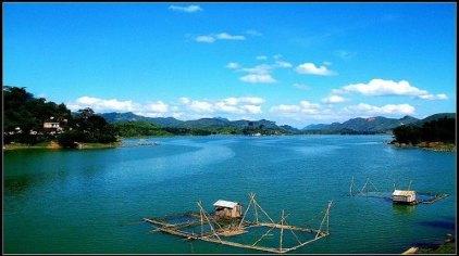 &nbsp;&nbsp;&nbsp;&nbsp;&nbsp; 长寿岛景区位于赐福湖景区坡贵湖段