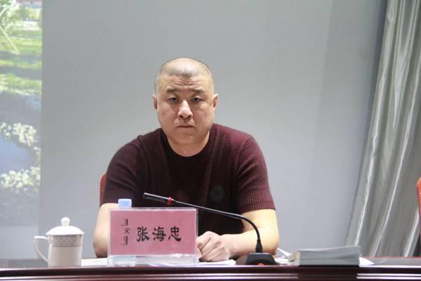 锡盟国税局局长王永明经多次和学院协商促成了这次捐赠学院党委副