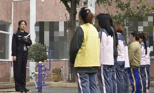 外国姑娘在珠海拘留所的日子