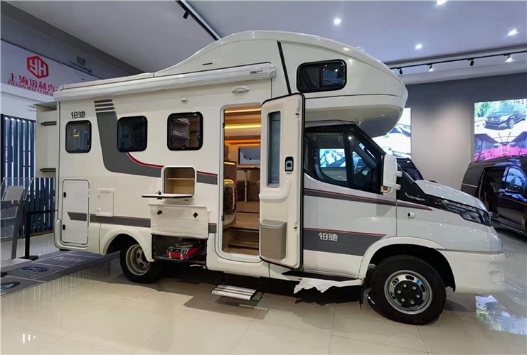 铂驰进口依维柯双拓展房车价格惊艳
