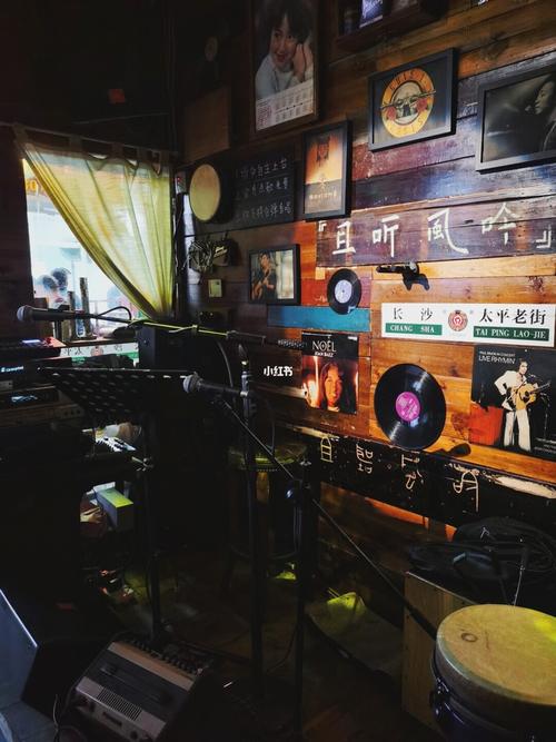 氛围感超好的民谣小酒馆91_民谣_歌手_且听风吟民谣