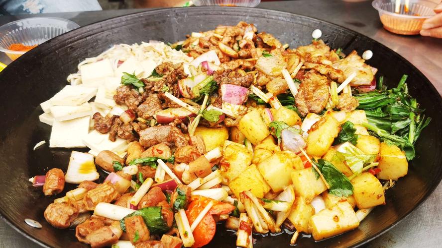 烙锅 这个烙锅不简单,什么都能放,看着不大,其实分量可是十足,伴着