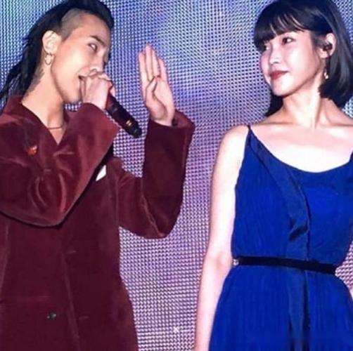 权志龙母胎solo首尔场 粉丝冲上台熊抱 iu与cl做嘉宾