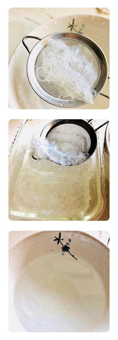 第二步:燕窝泡发完毕后,用漏网把水过滤掉,然后顺着燕窝的纹理,按条缕