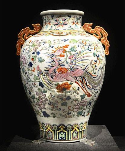 (粉彩瓷)唯一能撼动青花瓷霸主地位的瓷器