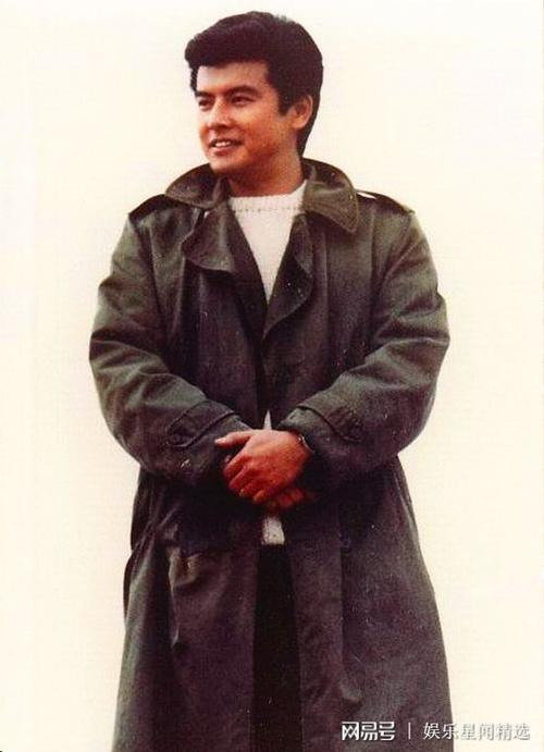 七十年代男青年都模仿三浦友和的发型,女青年都喜欢他