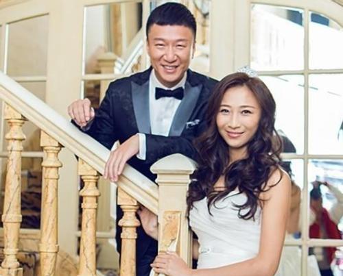 孙红雷宣布结婚的消息,再一次激起网友的好奇心,能被"大哥"喜欢的女人