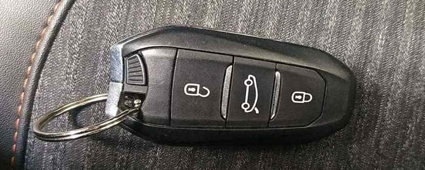 标致4008钥匙换电池