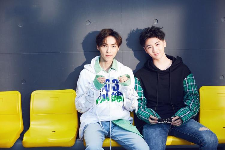 赵磊帅气写真图片,分享一组x玖少年团图片给大家,图中的明星图片壁纸