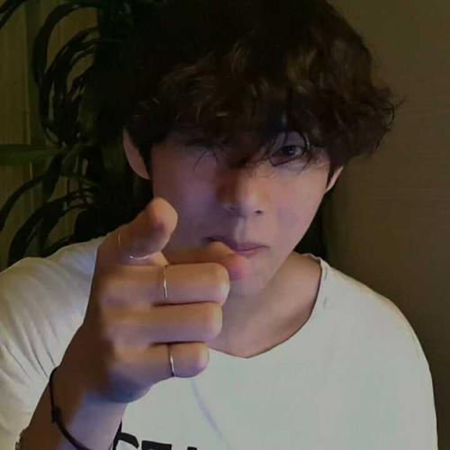 求一些男生头像,真人帅气型吼吼吼?