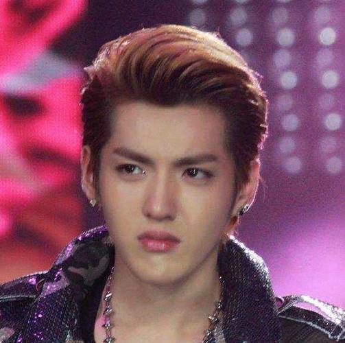 团综女宝  我真的找不到好看的哭的图片啊哈哈哈哈哈 金俊勉这个忙内