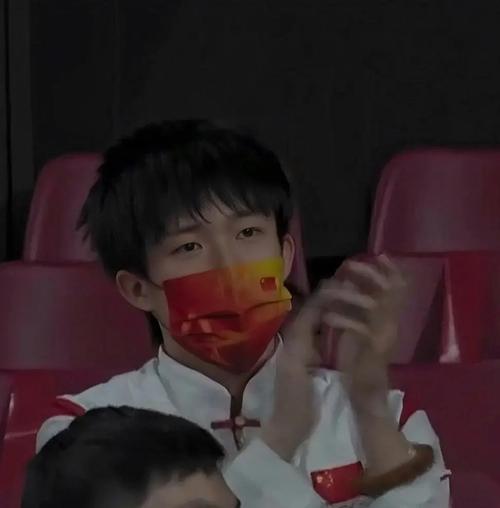 别说,大头王楚钦这张害挺帅(内有幼年大头)